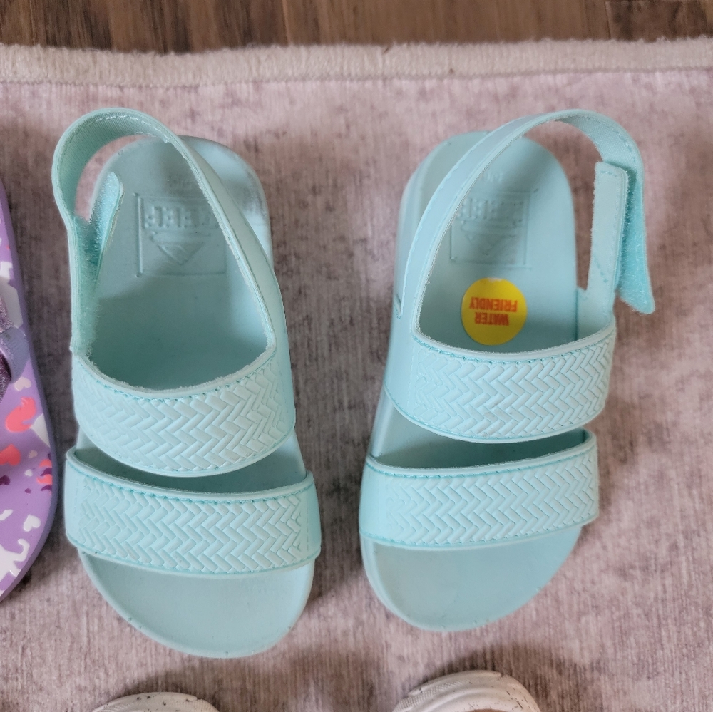 👡 Lot of 5 pairs of Toddler Girls Shoes! SIZE 5/6 - Picture 4 of 8
